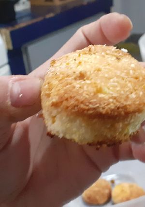 Una foto de Scones de coco y limón. Sin harina! Sin azúcar !
