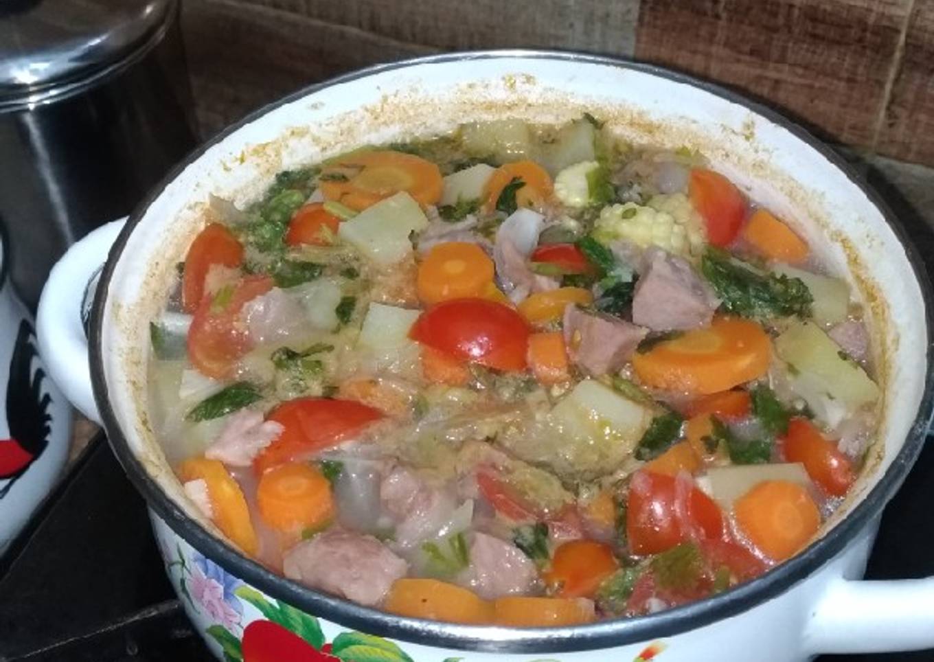 Sup daging kuah tomat