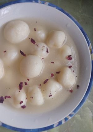 रसगुल्ला (Rasgulla recipe in Hindi) रेसिपी मुख्य फोटो