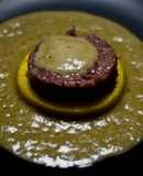Cotechino e polenta su spuma di lenticchie