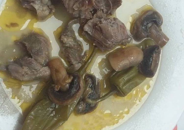 Carrilleras con pimientos y champiñones