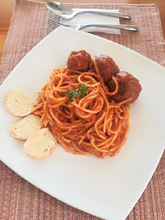 Una foto de Albóndigas con spaguetti 🍝
