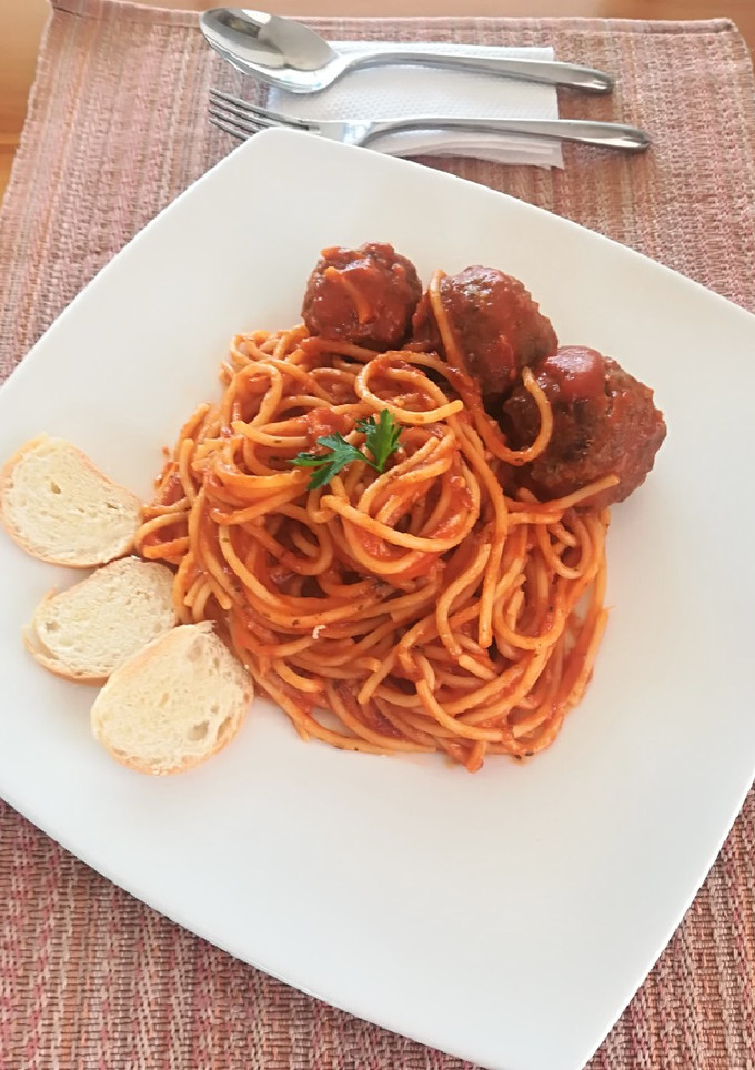 Una foto de Albóndigas con spaguetti 🍝