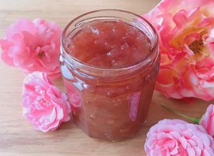 Hình của món 🌱 Mứt Hoa Hồng (Rose Jam).