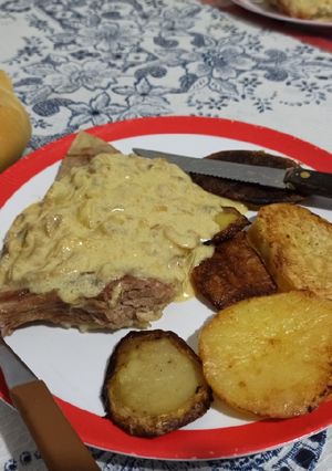 Una foto de Matambre con salsa crema al champignon