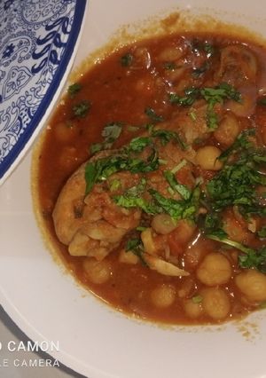 A picture of Murg cholay /chicken chana.