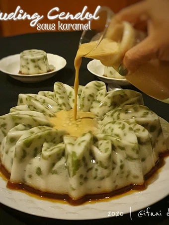 Cara Gampang Menyiapkan Resep 165. Puding Cendol Saus Karamel yang Lezat Sekali Anti Ribet, Mantap