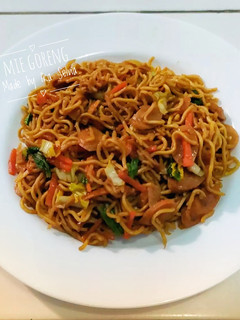 Foto resep Mie goreng maknyuss.