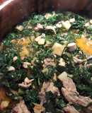 Acelgas con papas y chuletas de cerdo en salsa de jitomate