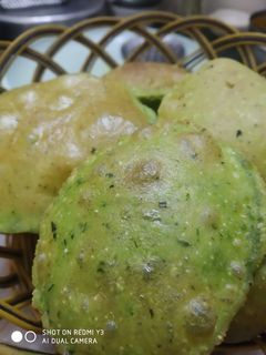 पालक पूरी ((Palak puri recipe in Hindi) रेसिपी मुख्य फोटो