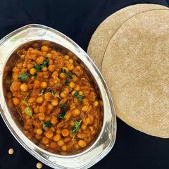 A picture of White peas masala curry.