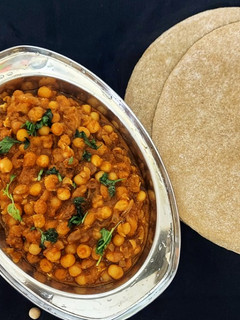 A picture of White peas masala curry.