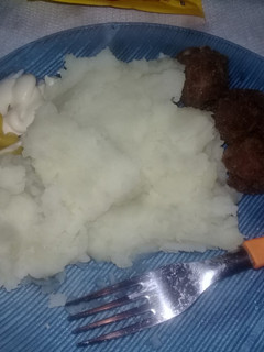 Una foto de Albóndigas de carne con puré económico