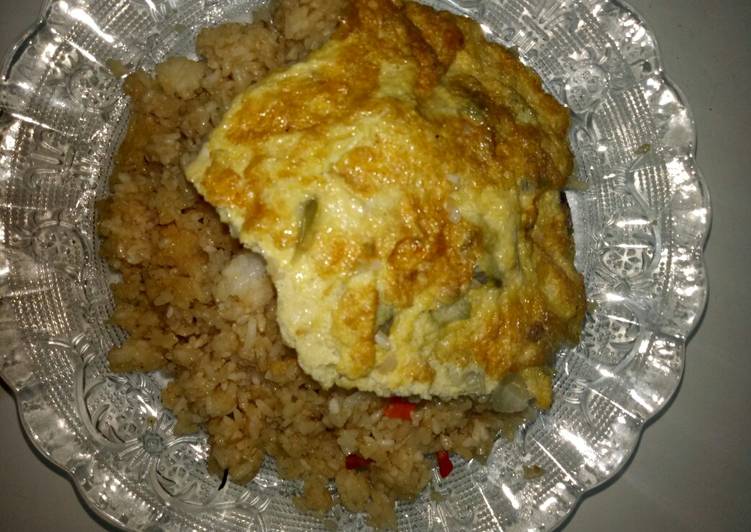 Cara Gampang Membuat Nasi goreng satu malam dengan telur dadar bawang merah, Sempurna