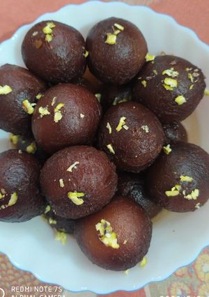 A picture of Gits gulab jamun.