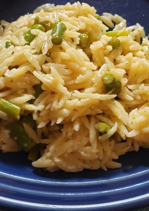 A picture of Asparagus orzo.