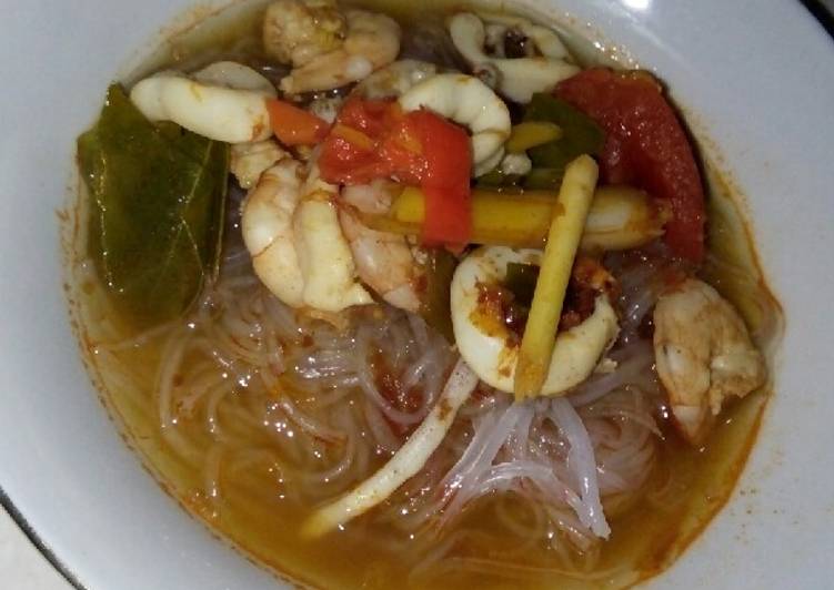 Udang Cumi Kuah Tomyum