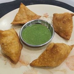 A picture of Jain Samosa.