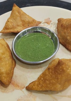 A picture of Jain Samosa.