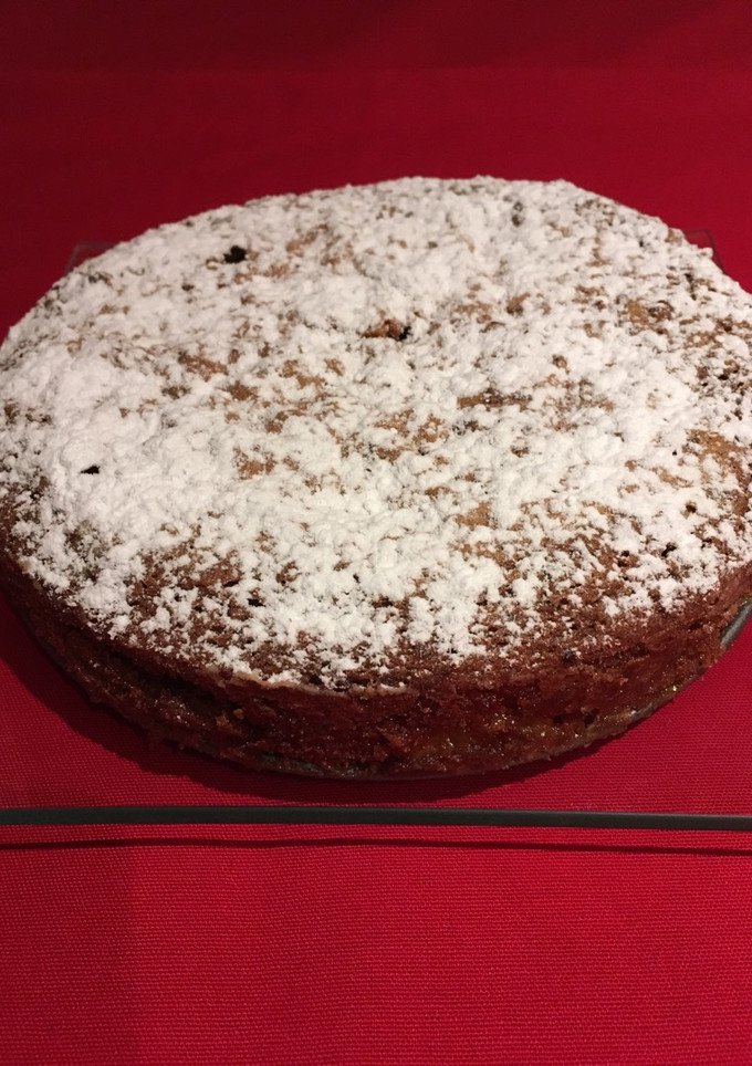 Una foto de Tarta de brownie de café, nueces y chocolate blanco