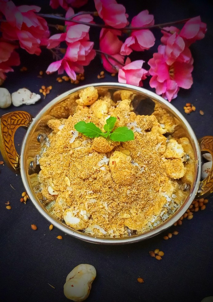 A picture of Dhaniya Panjiri.