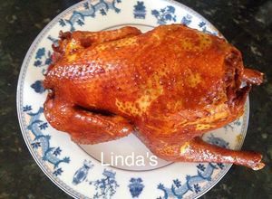 Hình của món HongKong Soy Sauce Chicken        (Gà nấu tương kiểu HongKong).