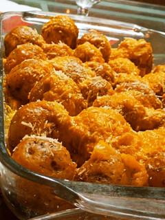 Una foto de Papas en salsa
