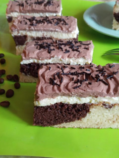 Bögrés, krémtúrós szelet☕🍫🍶 recept fotója