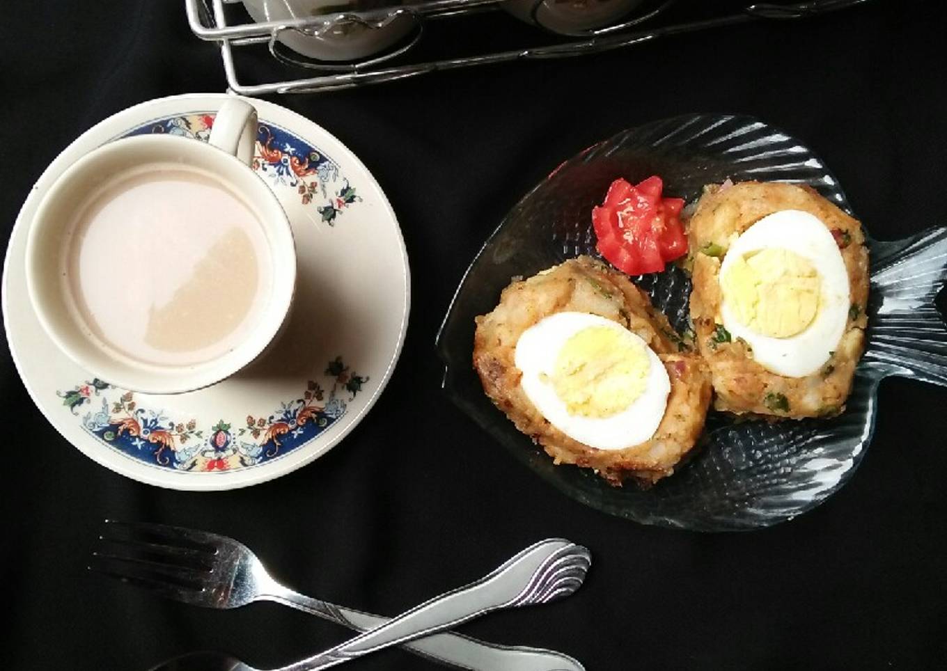 Nargasi kabab with tea