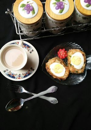A picture of Nargasi kabab with tea.