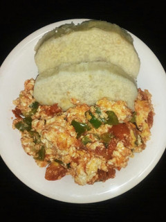 A picture of Boiled yam with egg sauce.