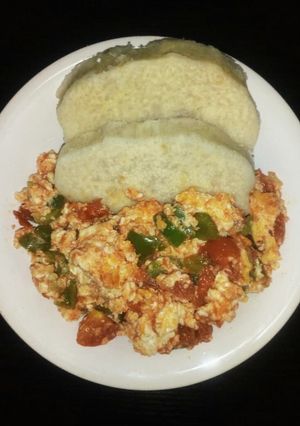 A picture of Boiled yam with egg sauce.