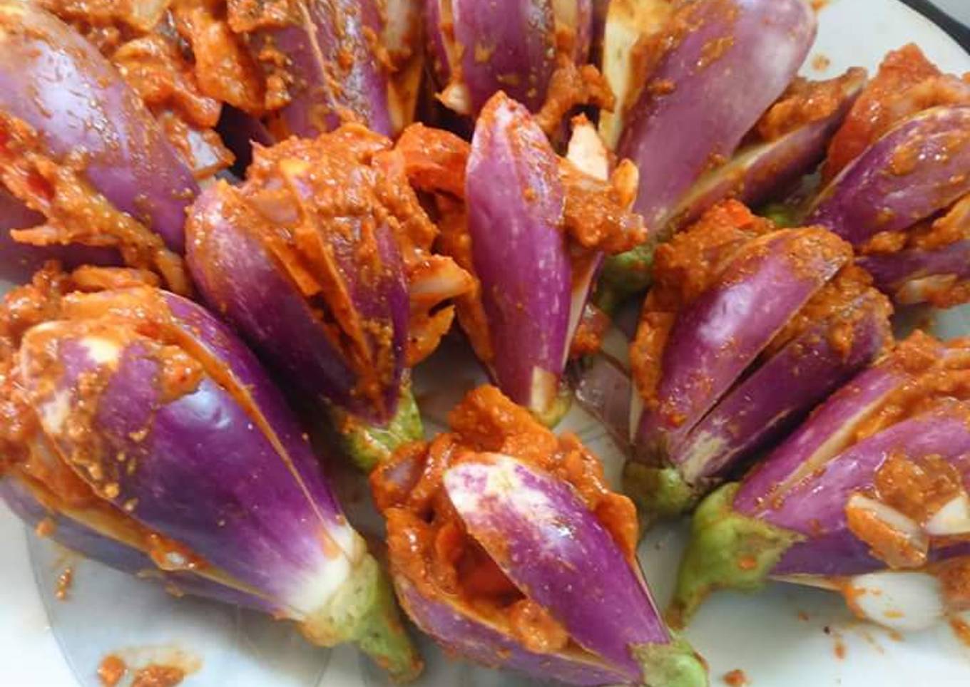 Stuffed brinjal (Gutthi vankay)