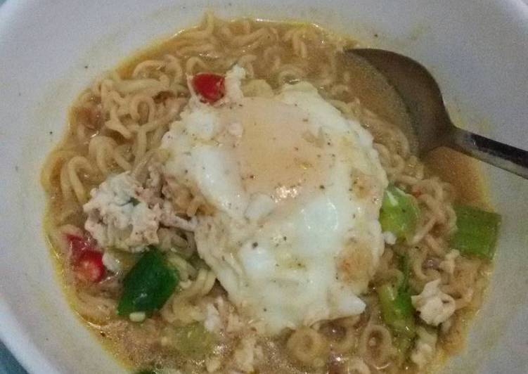 Mie kari kuah kornet