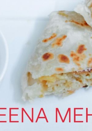 A picture of Taco Bell crunchy wrap.