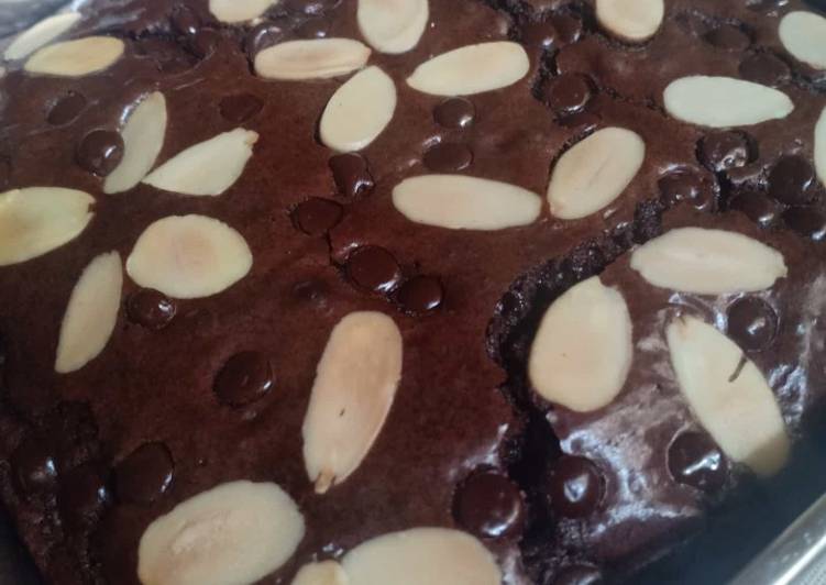 Brownies shiny crust panggang