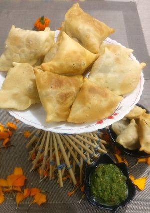 A picture of Rice flour paper samosa.