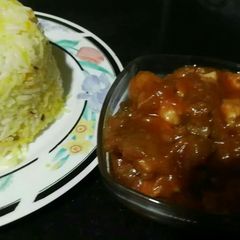 A picture of Chicken Manchorian with fried rice.