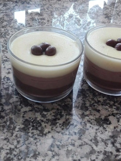 Una foto de Vasitos de tres chocolates