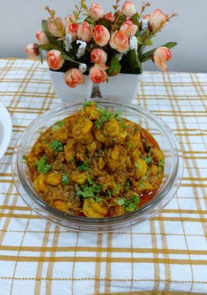 A picture of Prawns onion tomato masala.