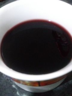 Una foto de Glühwein vino caliente especiado 🍷