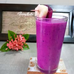 A picture of Banana-Dragon fruit Smoothie.