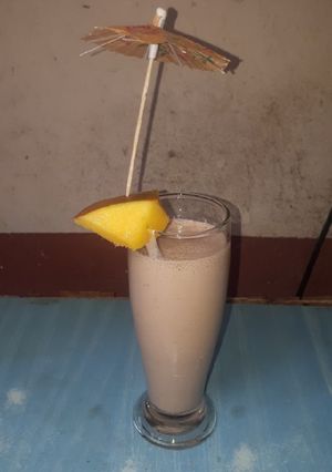 Una foto de Batido de mango achocolatado con whiskey de miel