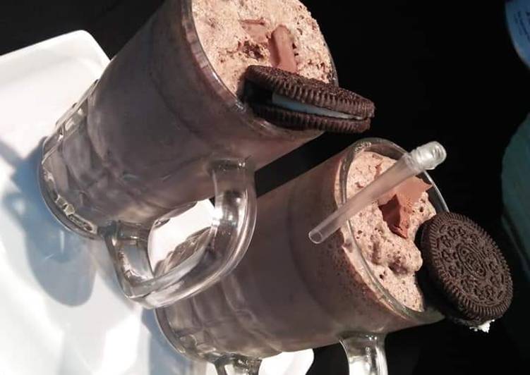 Easiest Way to Make Any-night-of-the-week Oreo shake