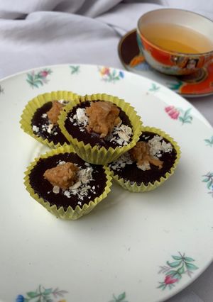 รูปของ Peanut Butter Cups: เนยถั่วดาร์กช็อกโกแลต