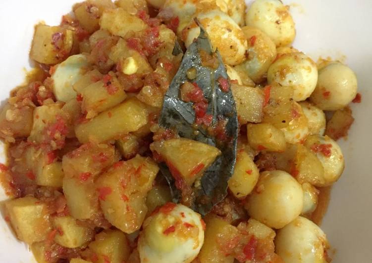 Telur puyuh kentang balado