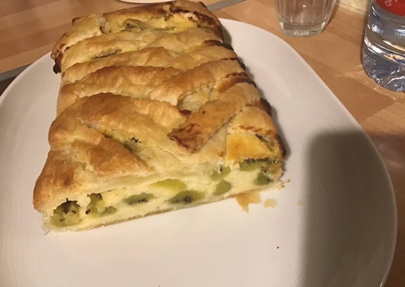 Gâteau kiwis noix de coco citron vert et fromage blanc en croûte tressée