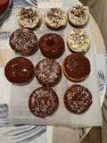 Donutsbizco con cobertura chocolate (un invento)