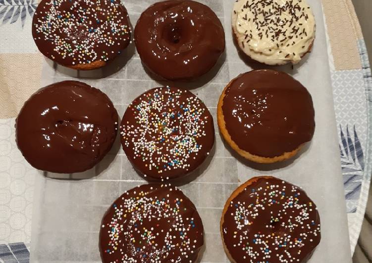 Donutsbizco con cobertura chocolate (un invento)