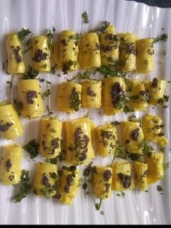 खांडवी (Khandvi recipe in hindi) रेसिपी मुख्य फोटो